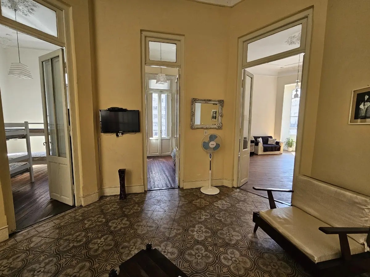 Casa en el Centro de 8 Dormitorios y 3 Baños