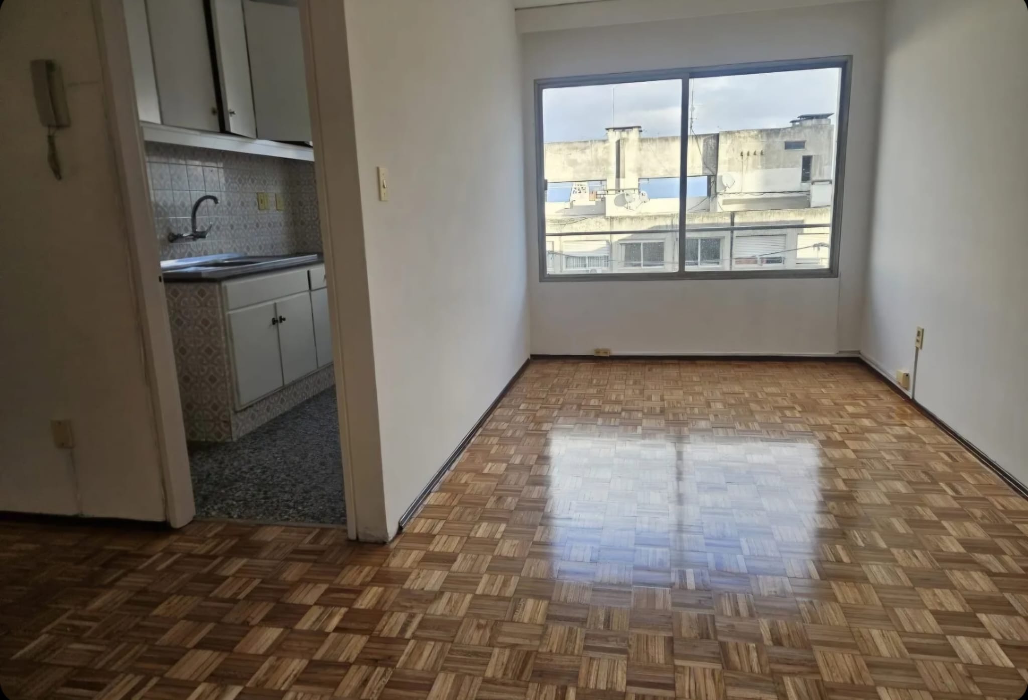 Apartamento De 1 Dormitorio En Pleno Centro De Montevideo