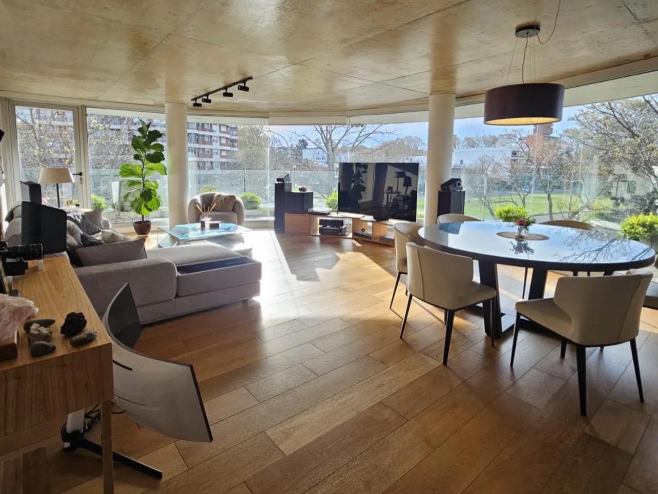 Apartamento en alquiler en Malvín-3 dormitorios, 2 baños y garaje para 2 vehículos.
