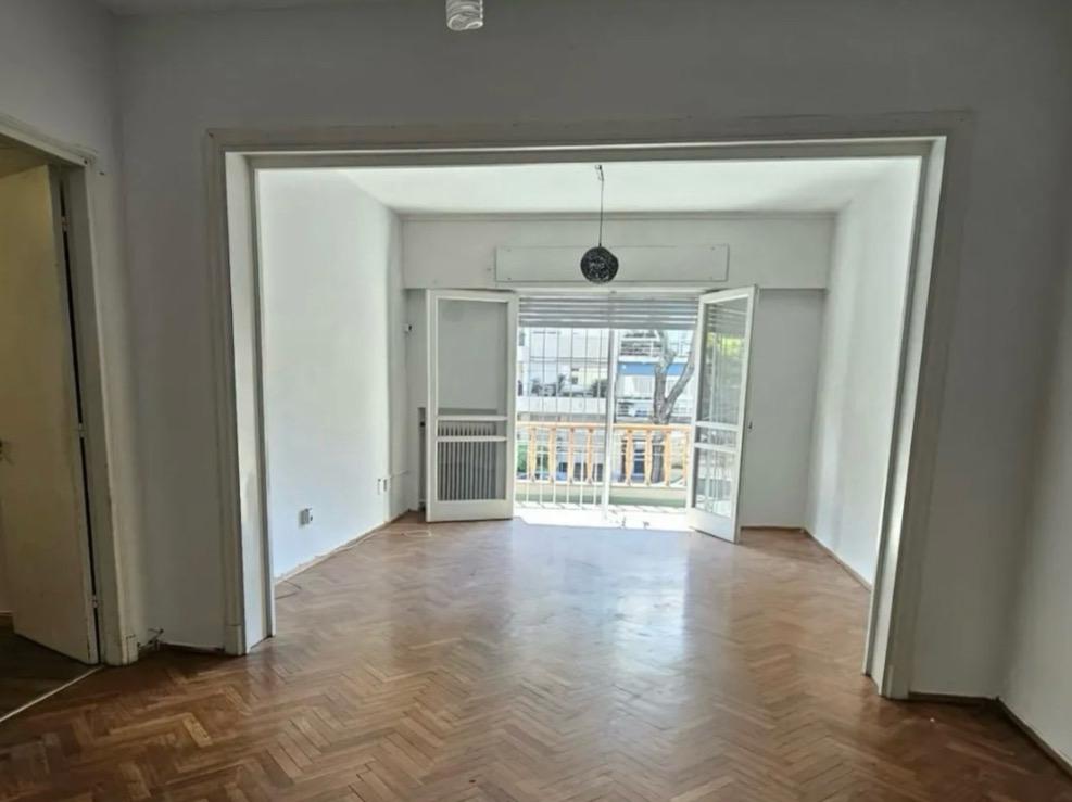 Alquiler de apartamento en Pocitos | 3 dormitorios + servicio, terraza al frente.